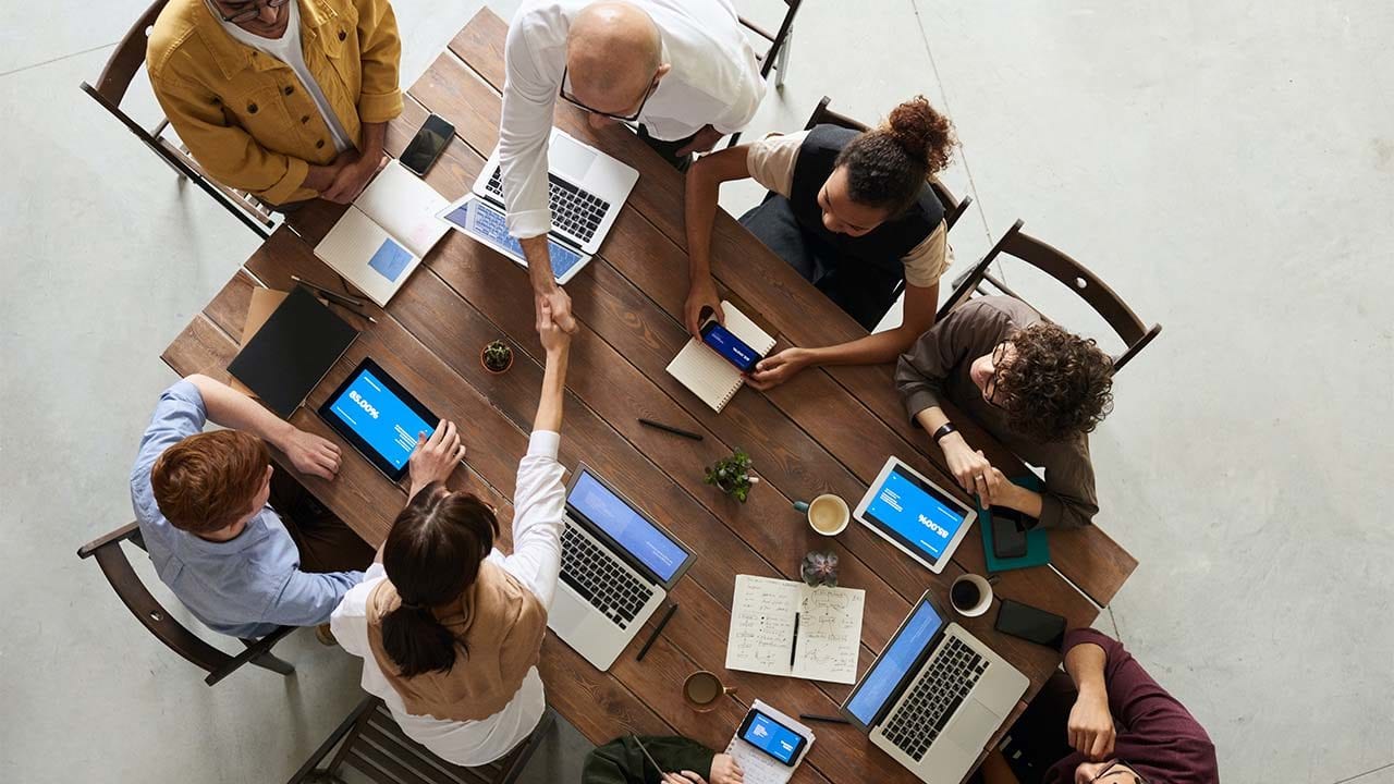 Bélgica acuerda posibilidad de concentrar semana laboral a 4 días