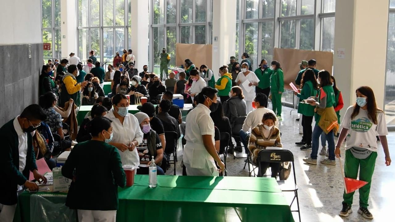 Alta demanda de jóvenes agota vacunas Sputnik en Ciudad de México