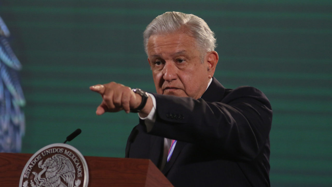 Quitan diputados a Morena y AMLO advierte reforma electoral tajante