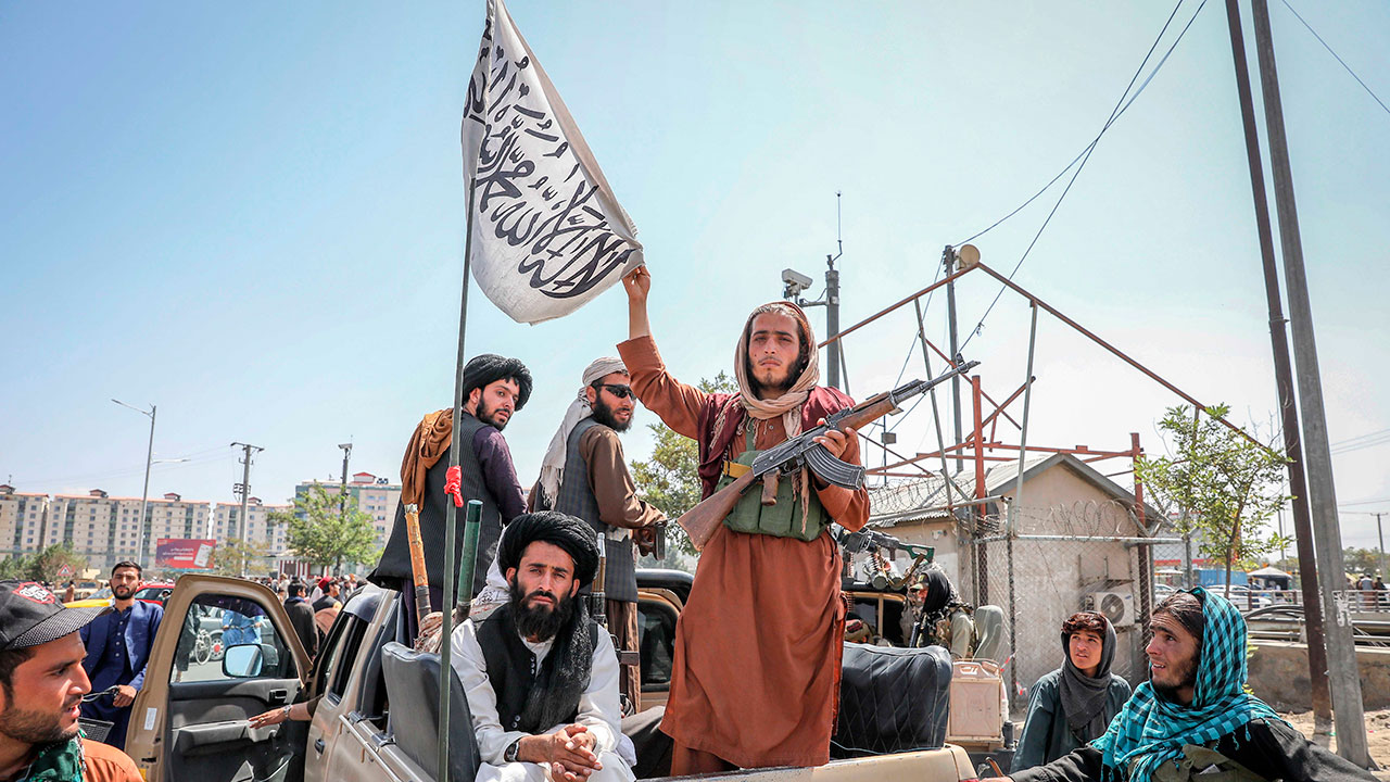 Talibanes planean un gobierno interino que involucre a todas las etnias