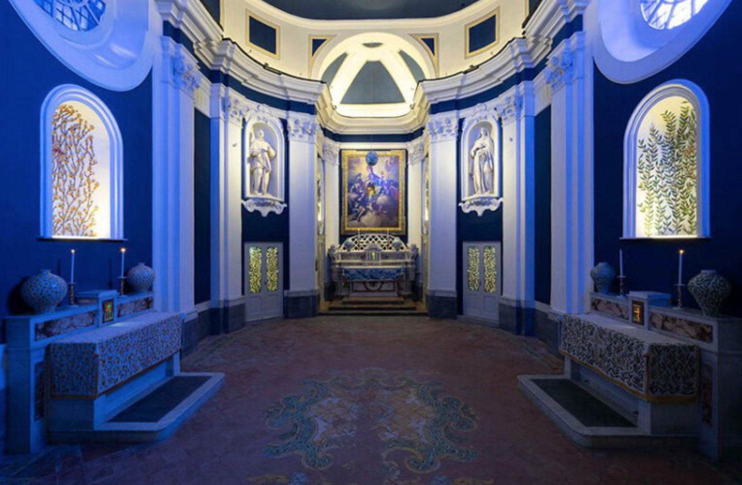Instalación de Calatrava viste reapertura de iglesia San Gennaro en Nápoles