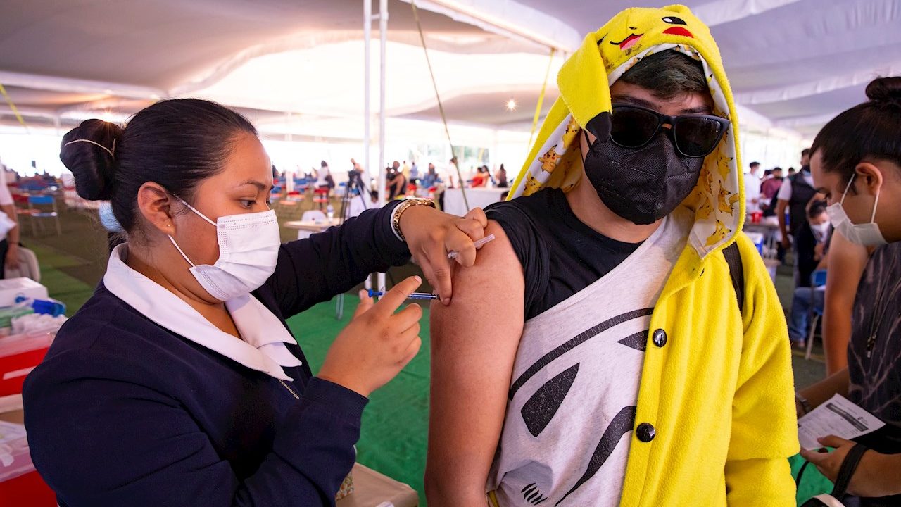 Adolescentes con comorbilidades recibirán vacuna contra Covid-19 en CDMX; aquí los detalles