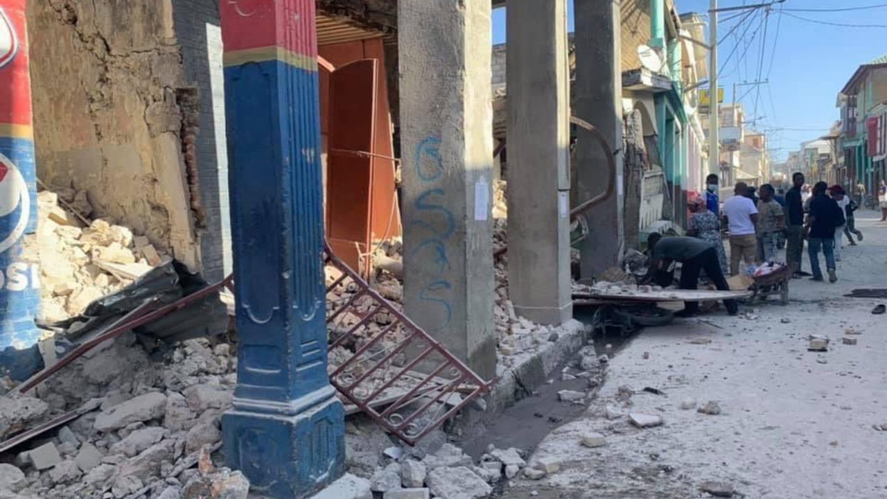 Terremoto en Haití deja al menos 300 muertos
