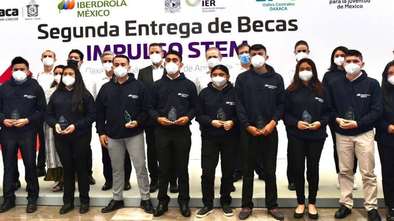 Iberdrola México entrega becas a estudiantes de ingeniería en Oaxaca