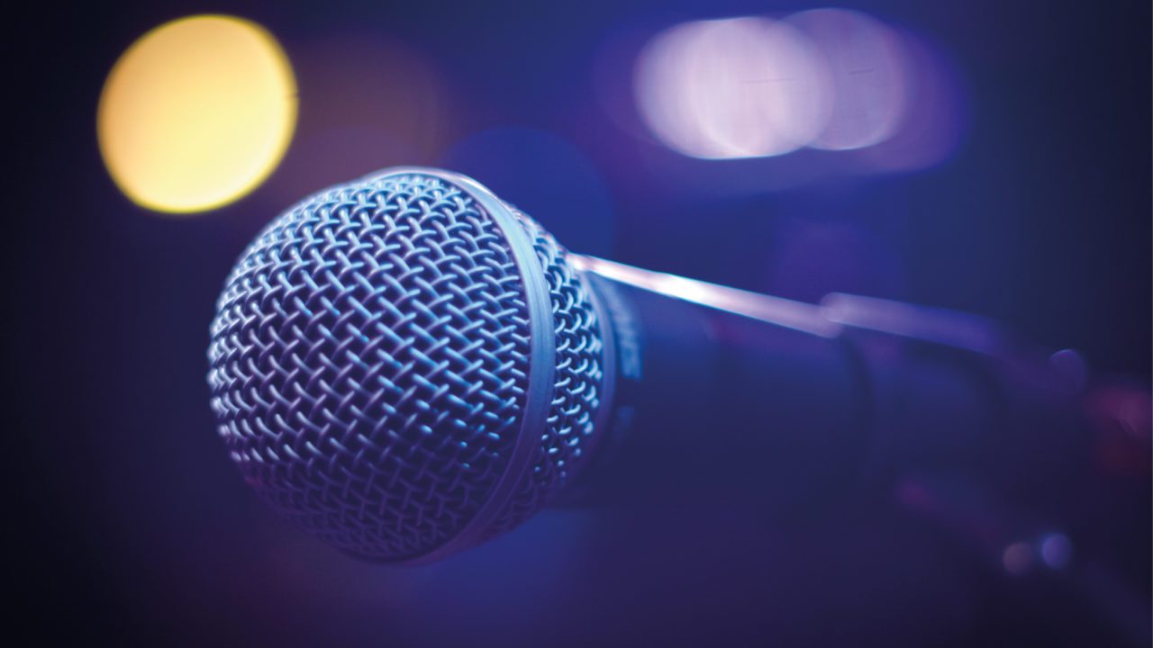 China prohibirá canciones con ‘contenido ilegal’ en karaokes