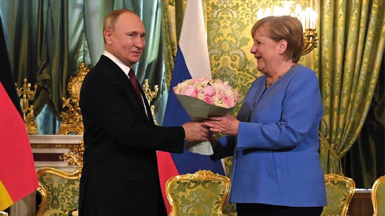 Merkel llega a Rusia: debatirá con Putin sobre Afganistán y temas bilaterales