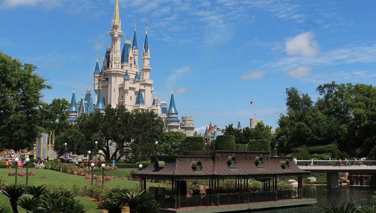 Parques de Disney en Orlando dejarán de requerir cubrebocas a los vacunados
