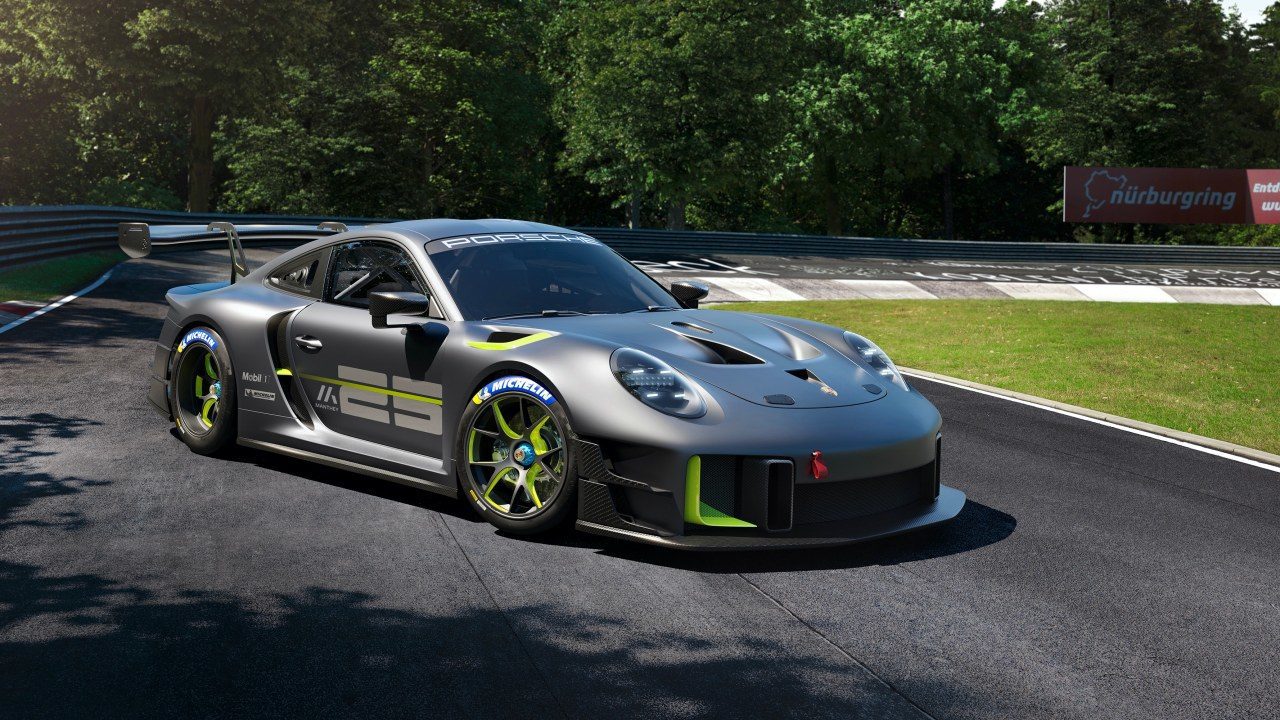 Porsche presenta un auto de carreras que evoca grandes triunfos