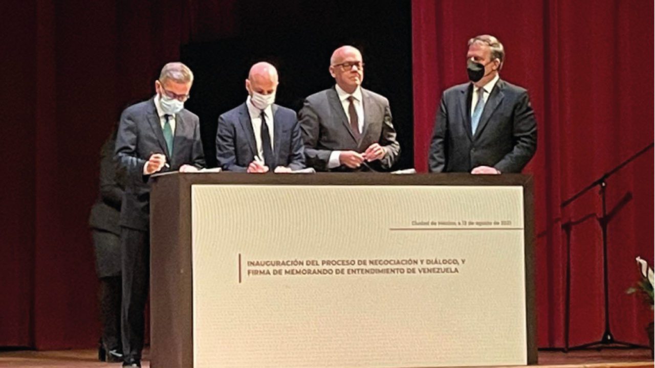 Diálogo de Venezuela en México se aplaza entre optimismo e impaciencia