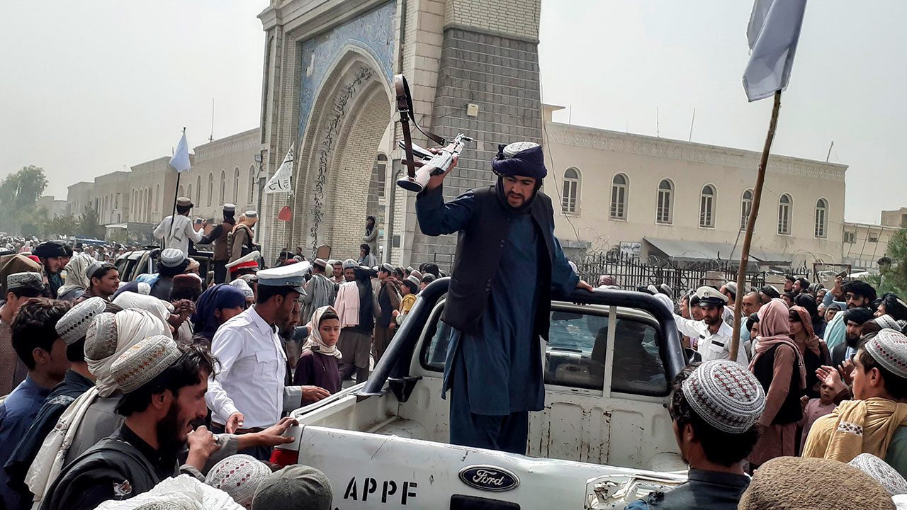 Talibanes cumplen un año en el poder, lo que ha dado a Afganistán ‘seguridad’, pero poca esperanza