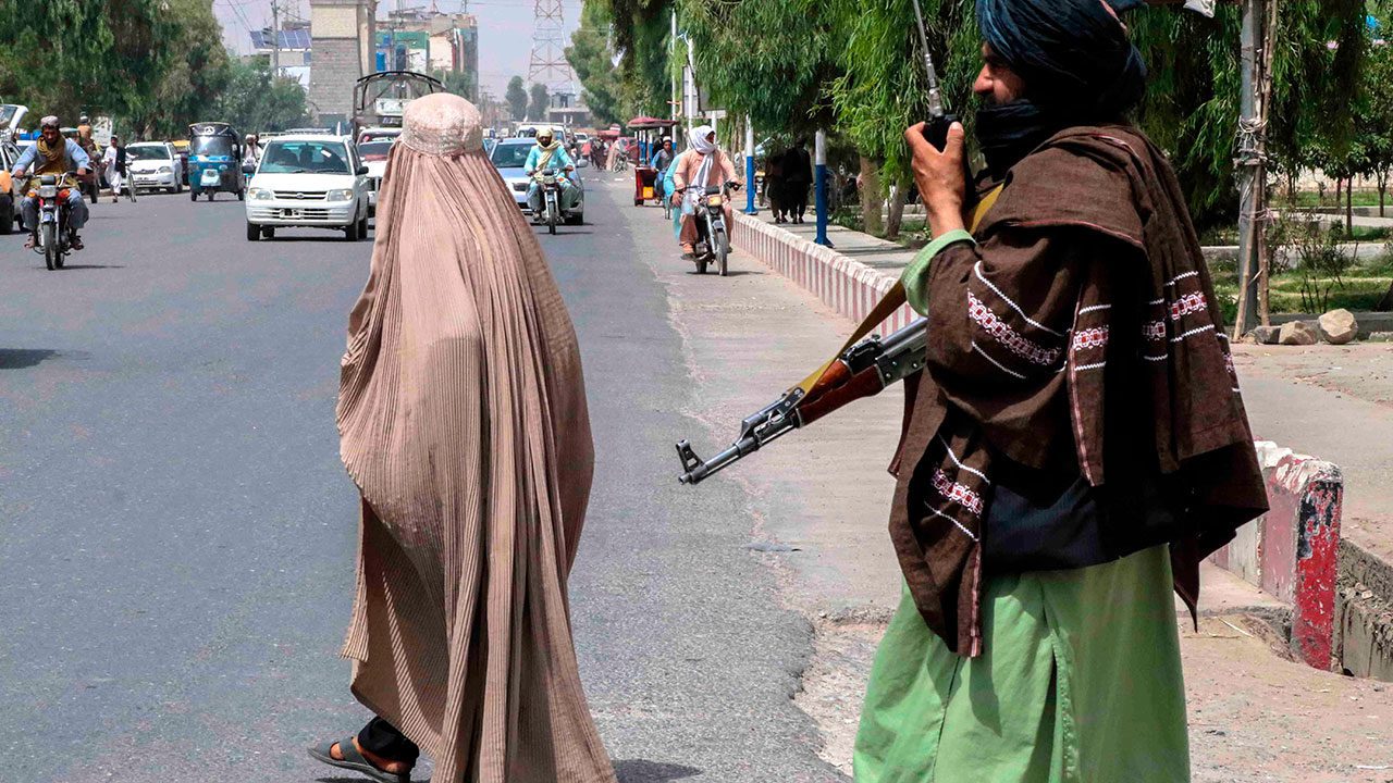 Talibanes convierten al Ministerio de la Mujer en ‘el  de la Virtud’