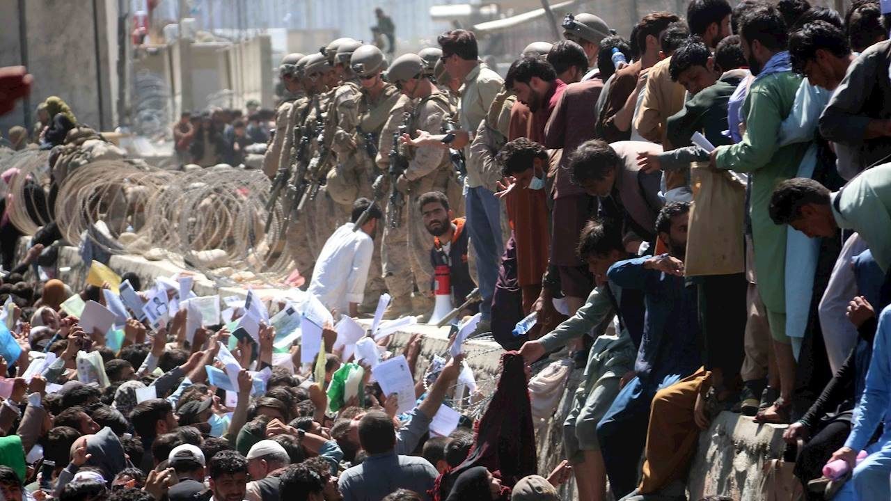 Dos explosiones cerca del aeropuerto de Kabul dejan muertos y decenas de heridos