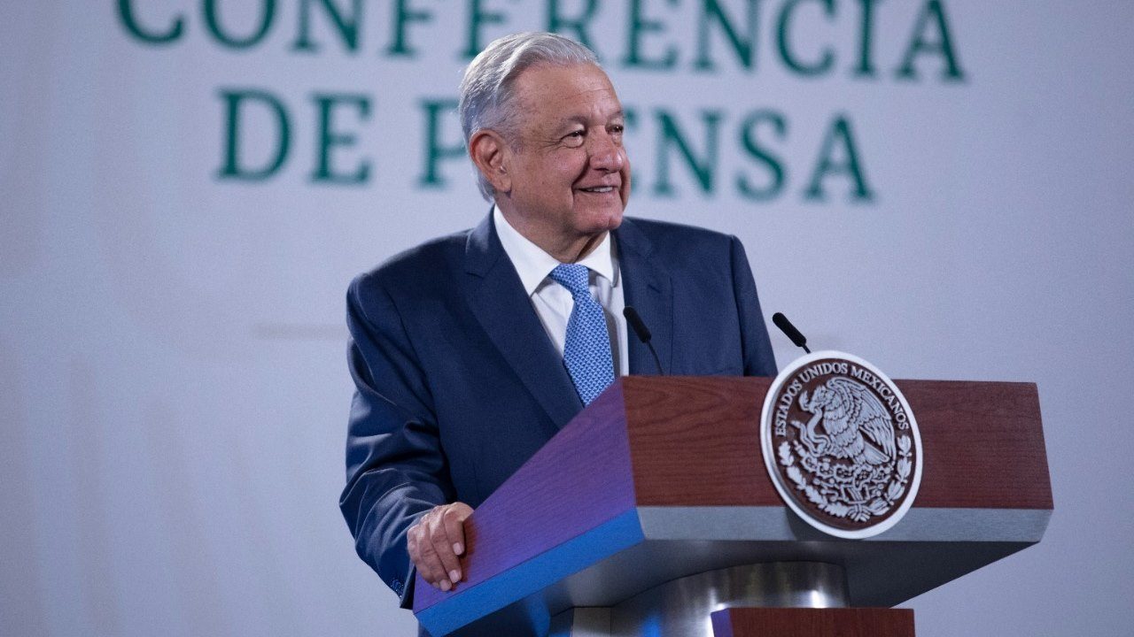 El desempleo y la crisis económica no le pegan a la aprobación de AMLO