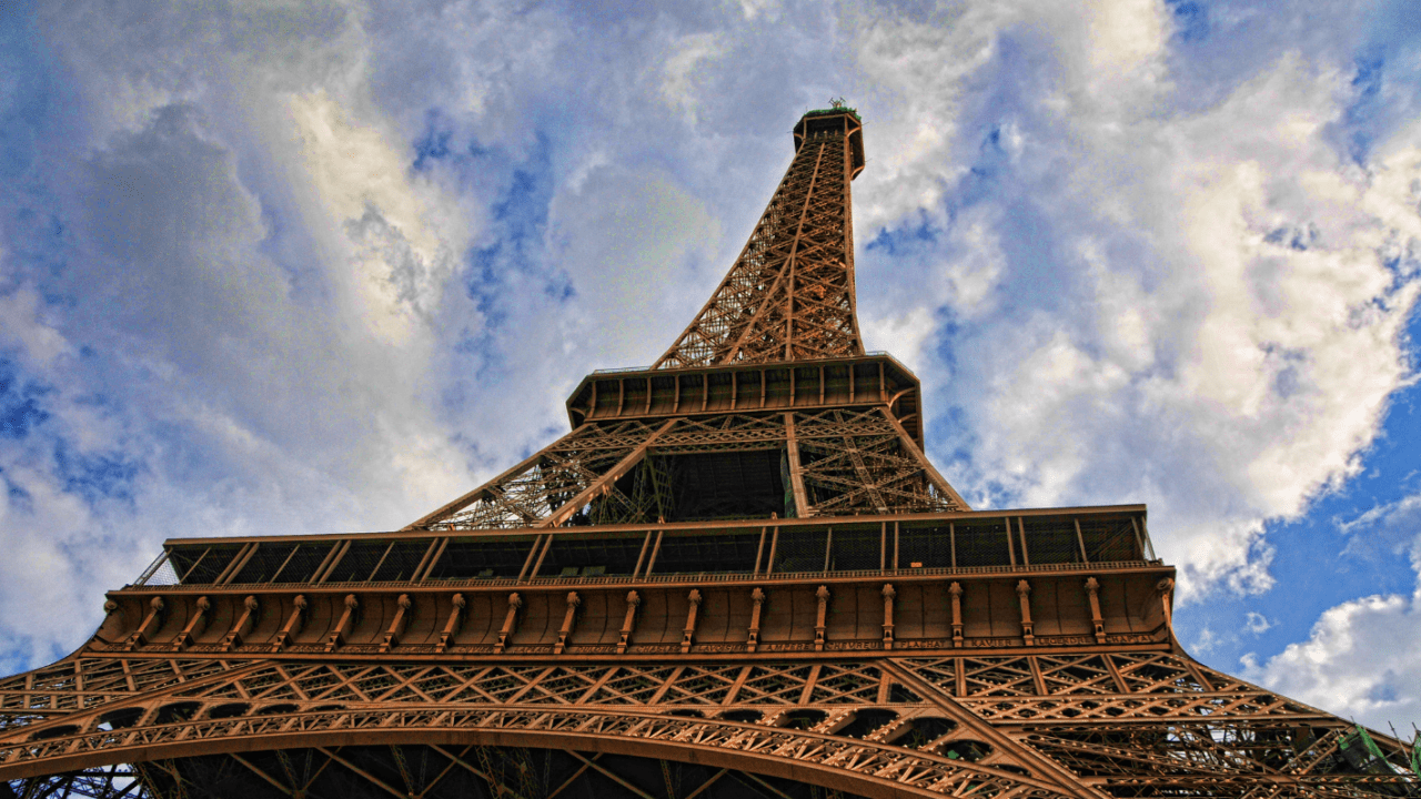 Conoce el departamento secreto en la cima de la torre Eiffel