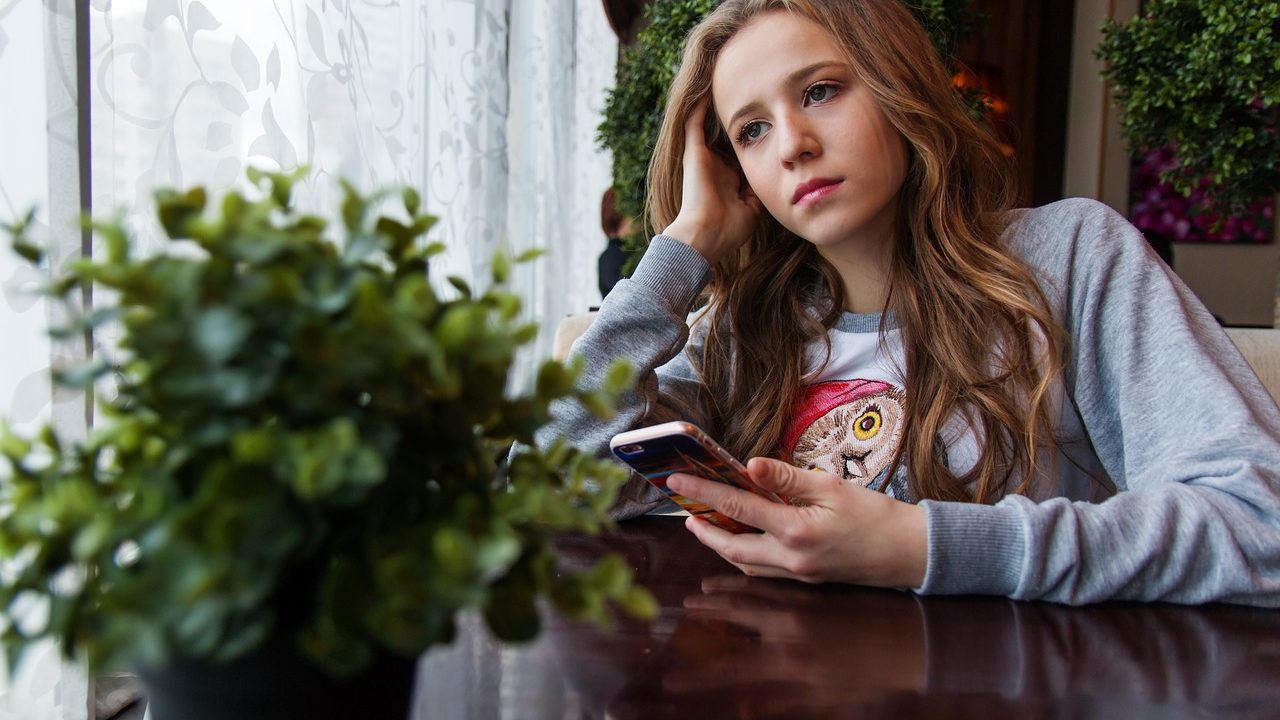 Así influye el peso de tu smartphone en tu salud