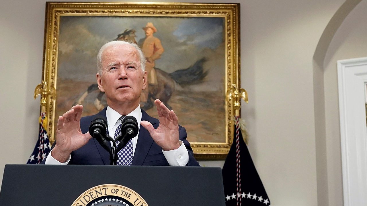 Biden apunta a un retiro de Afganistán el 31 agosto a medida que aumenta riesgo de ataques