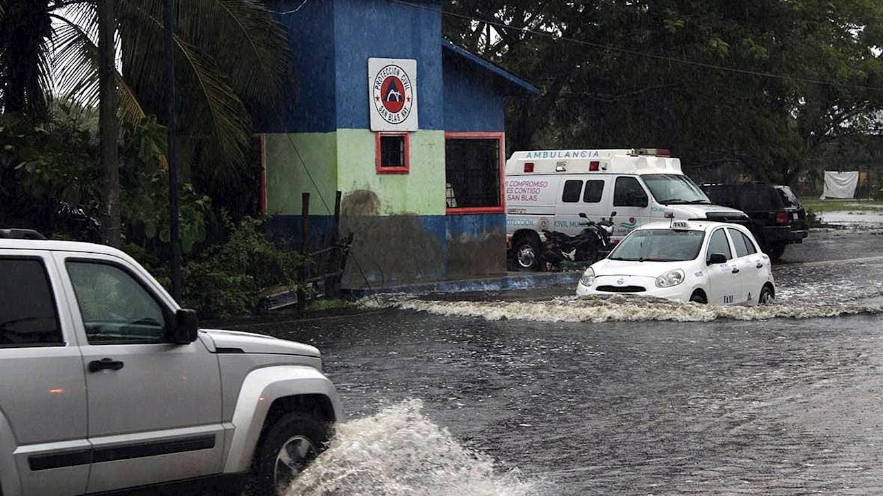Nora deja lluvias fuertes en Sinaloa