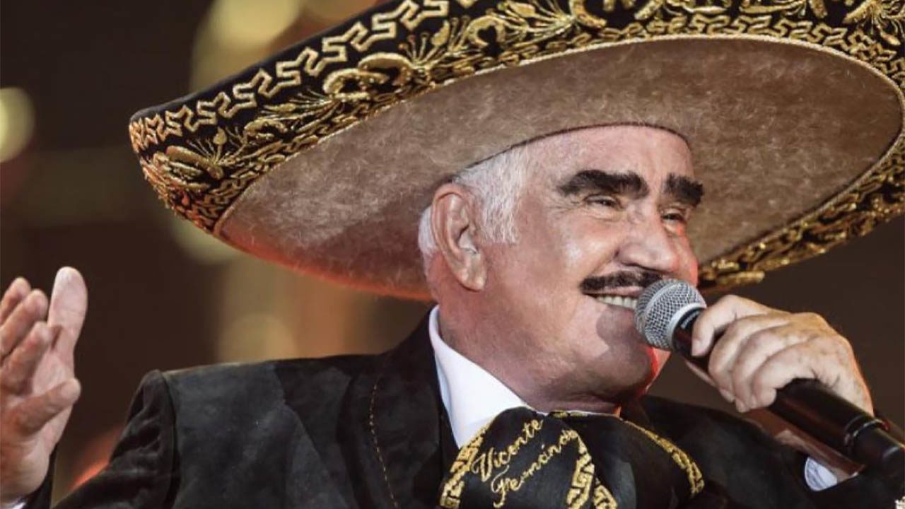 Vicente Fernández está en terapia intensiva tras cirugía por caída