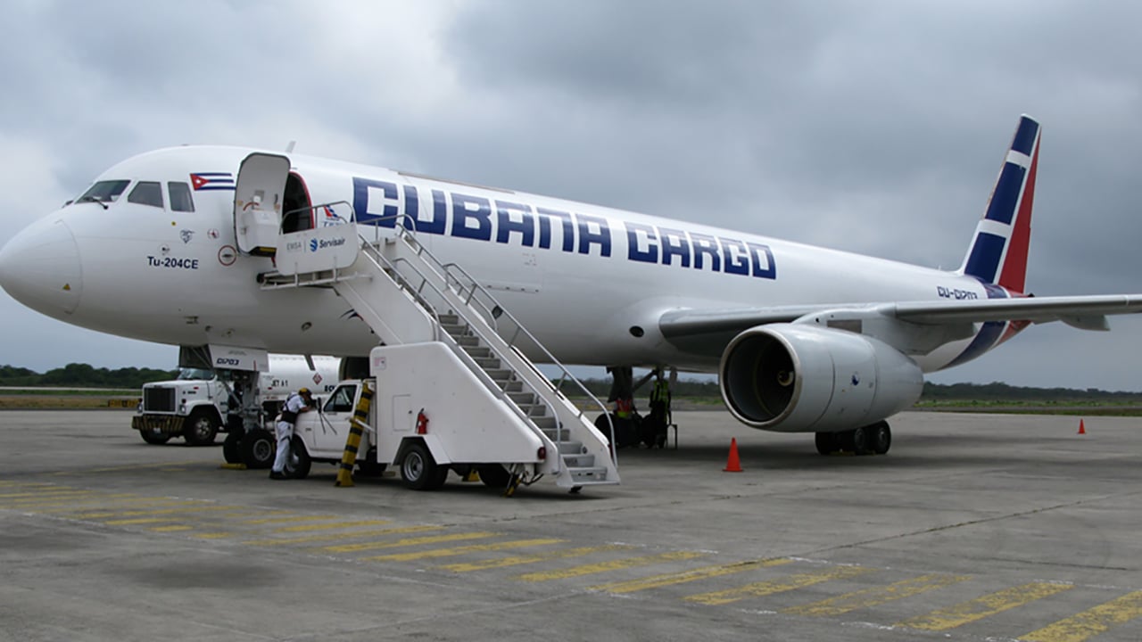 Cuba afirma que veto de IATA a su aerolínea es por el embargo de EU