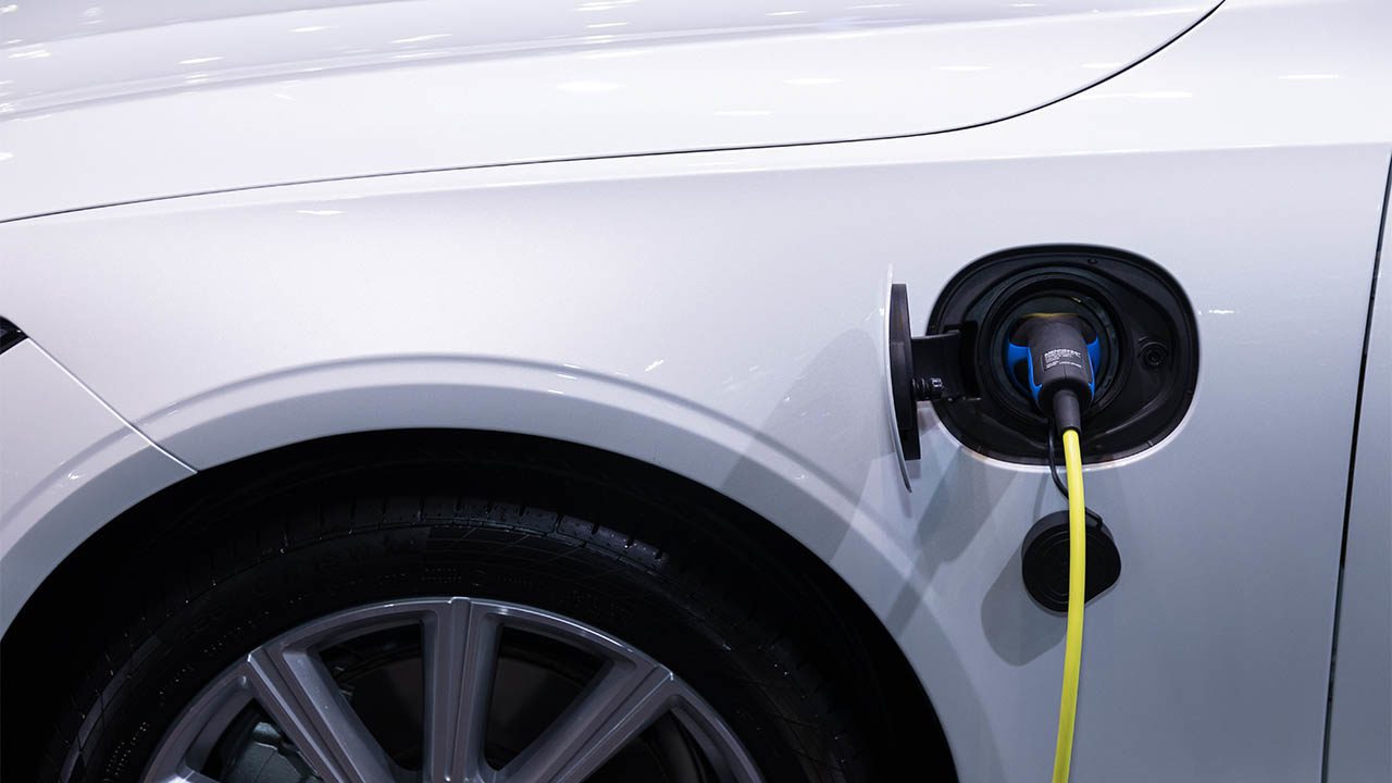 Empresas chinas dicen que su ventaja en autos eléctricos es por innovación, no por subsidios