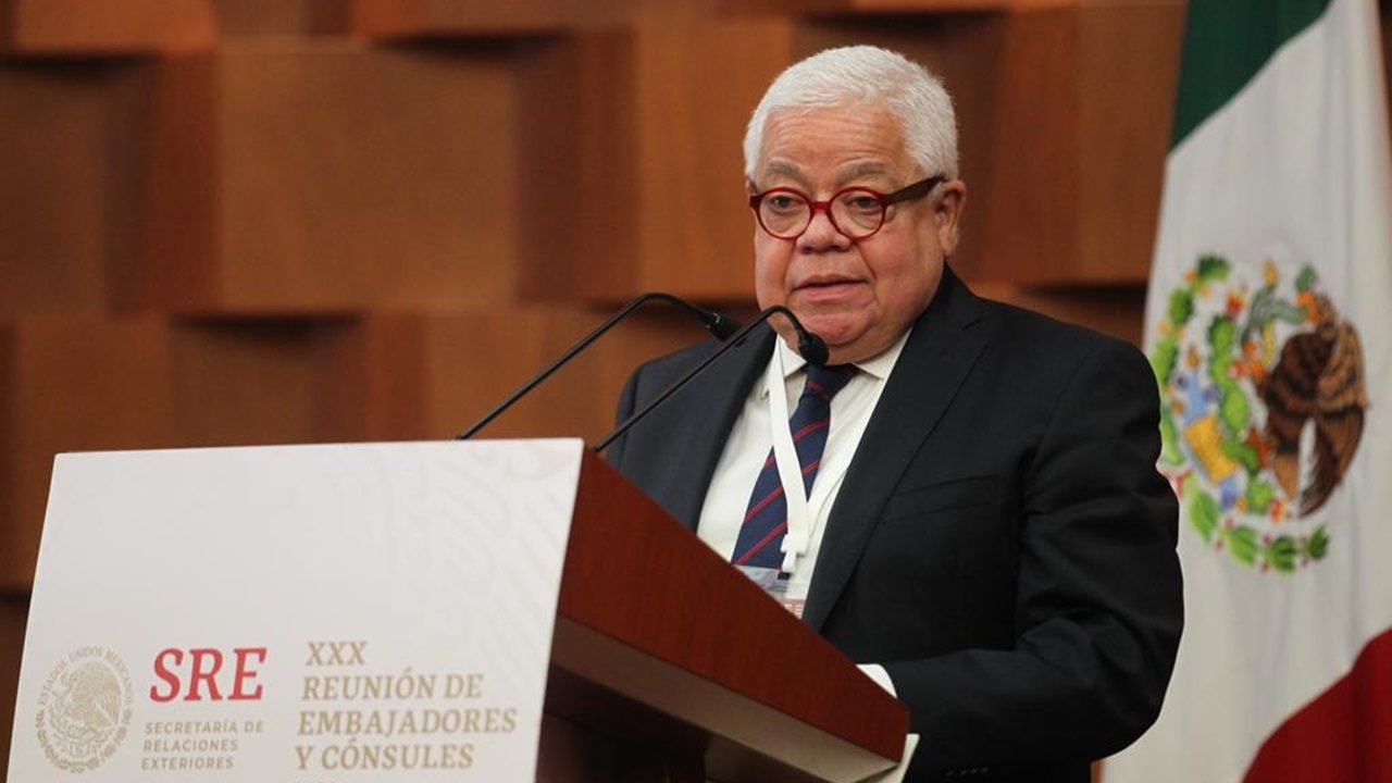 Dimite titular de Diplomacia Cultural de SRE por nombramiento de Brenda Lozano