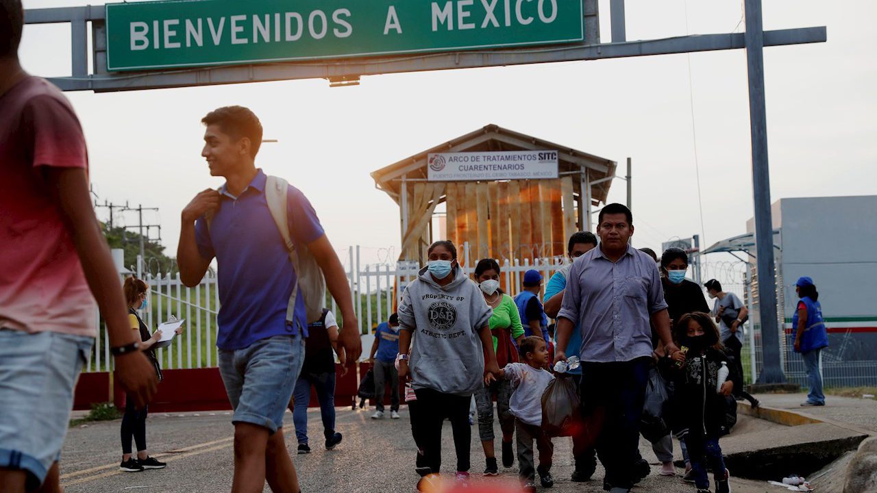 México da 2,320 tarjetas humanitarias a migrantes varados en la CDMX