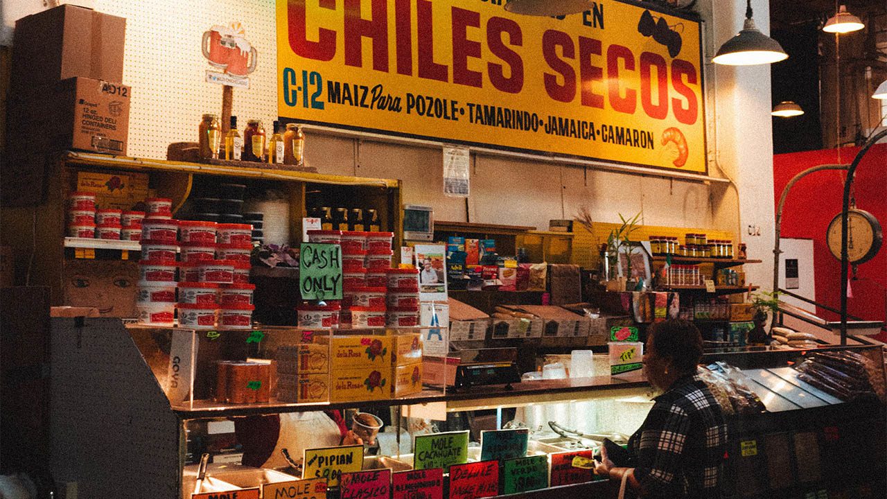 Los micro y pequeños negocios sobrevivieron en la pandemia por el consumo local: ANCER