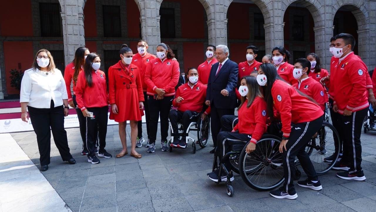 Atletas paralímpicos dan espaldarazo a Ana Guevara en Conade