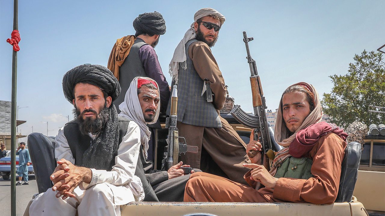 Jefe de la CIA se reúne con líder de los talibanes en Kabul