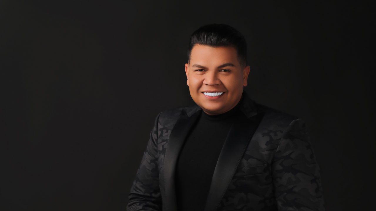 Dwhight Molina, directo a la cúspide como escritor y conferencista