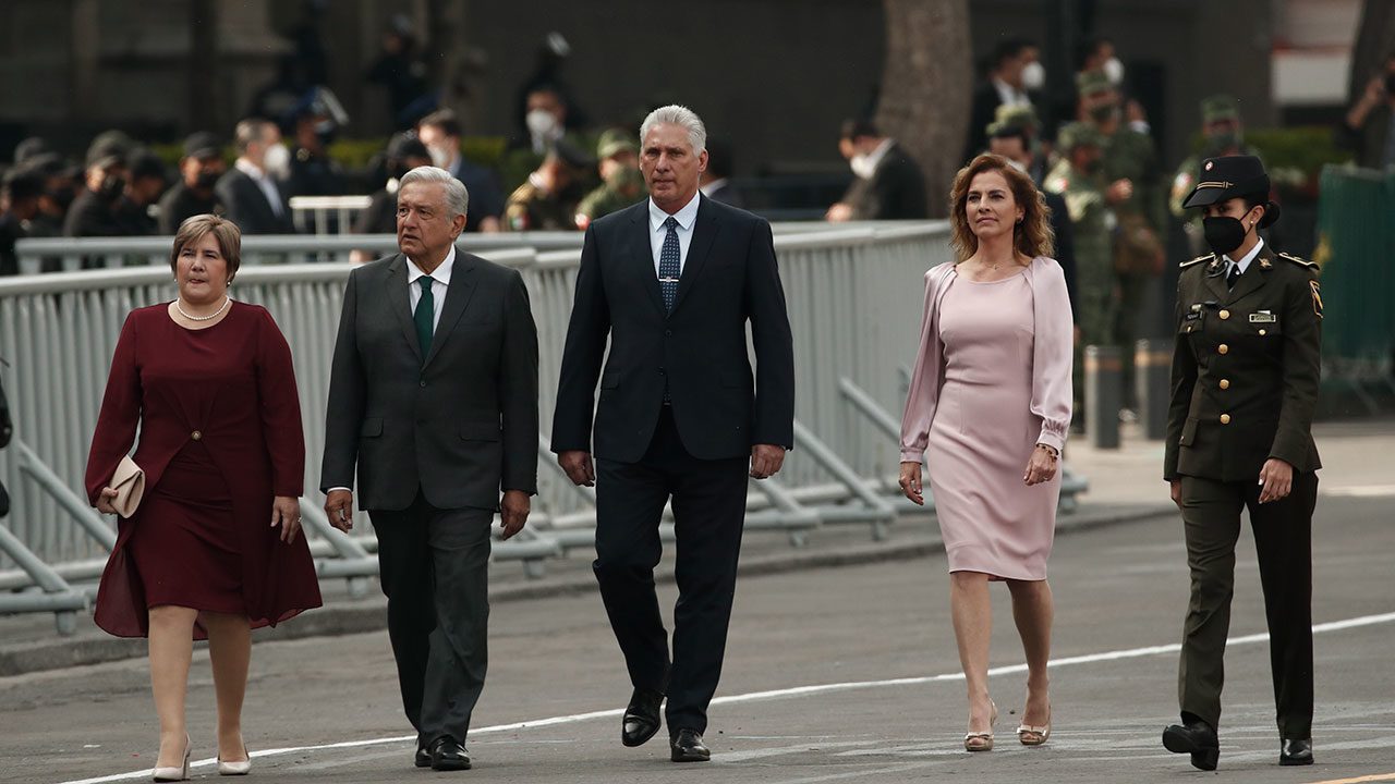 AMLO pide ‘respetuosamente’ a EU levantar bloqueo económico a Cuba