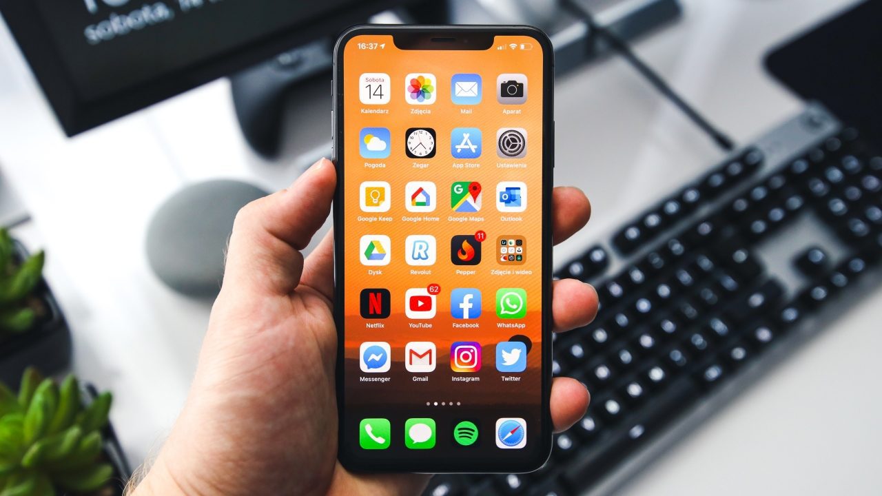 Teléfonos de Apple y Android fueron atacados por programa espía italiano: Google