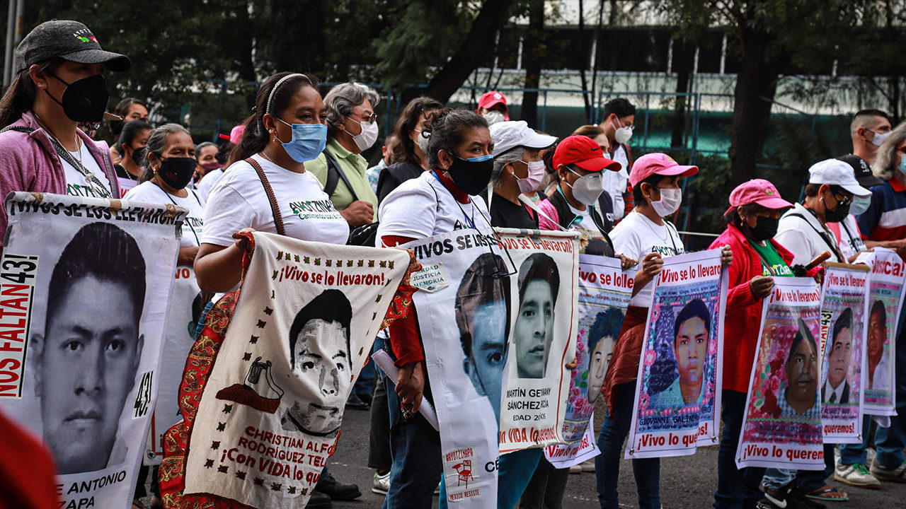 AMLO se reunirá con las familias de Ayotzinapa para combatir la ‘manipulación’