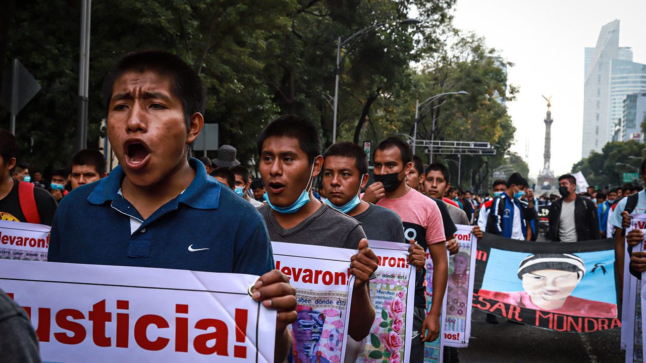 Se entrega excomandante de Batallón de Iguala señalado por desaparición de normalistas