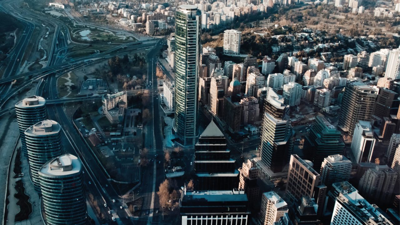 Liberty y América Móvil acuerdan combinar VTR y Claro en Chile