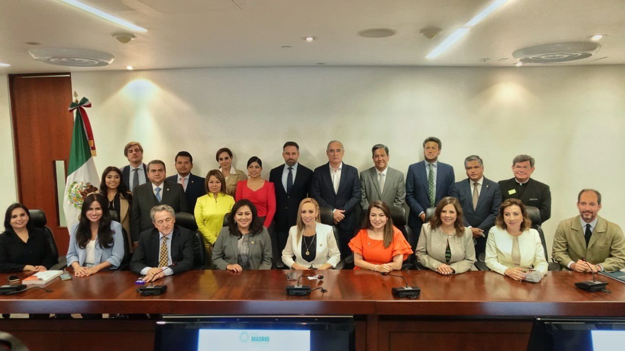 Senadores del PAN se adhieren a iniciativa de Vox para ‘frenar el comunismo’