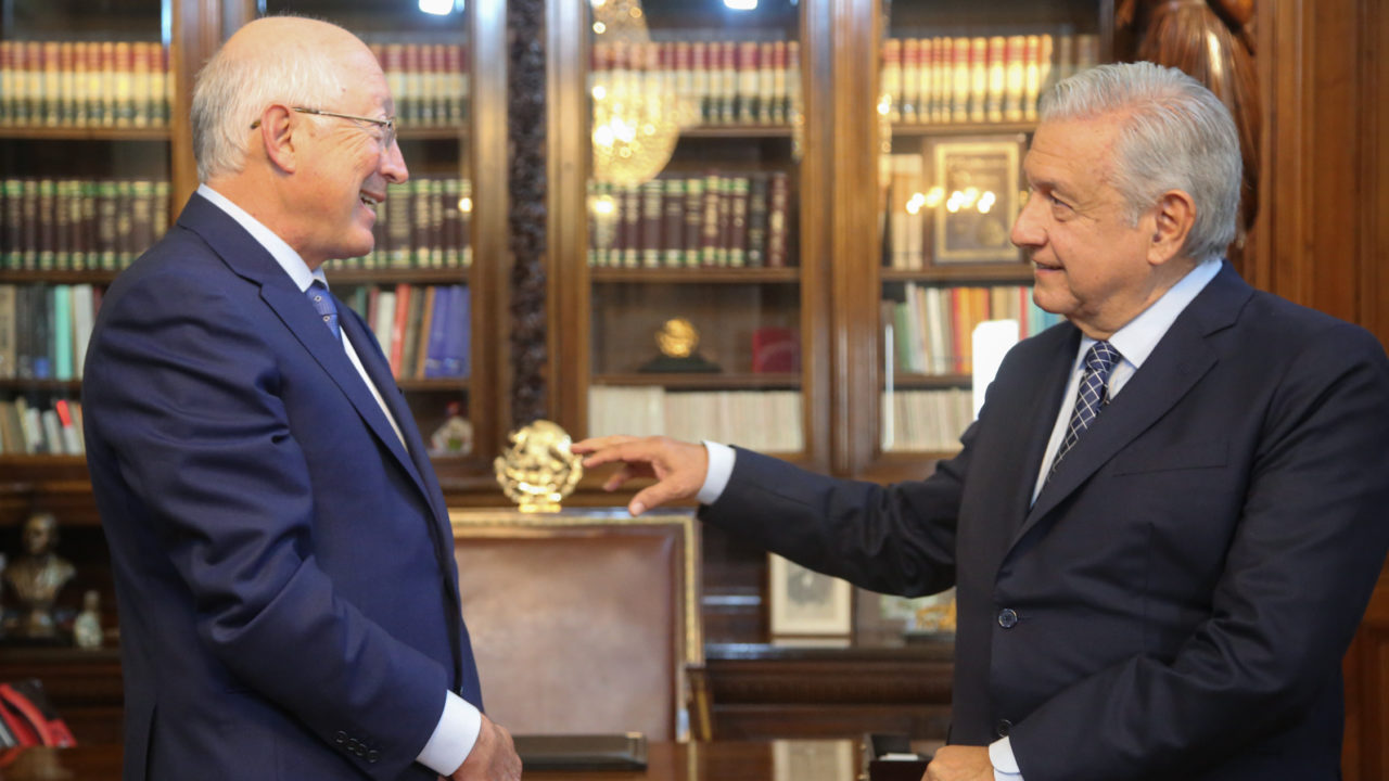 México y EU deben cambiar forma de pensar para nuevas oportunidades: Ken Salazar