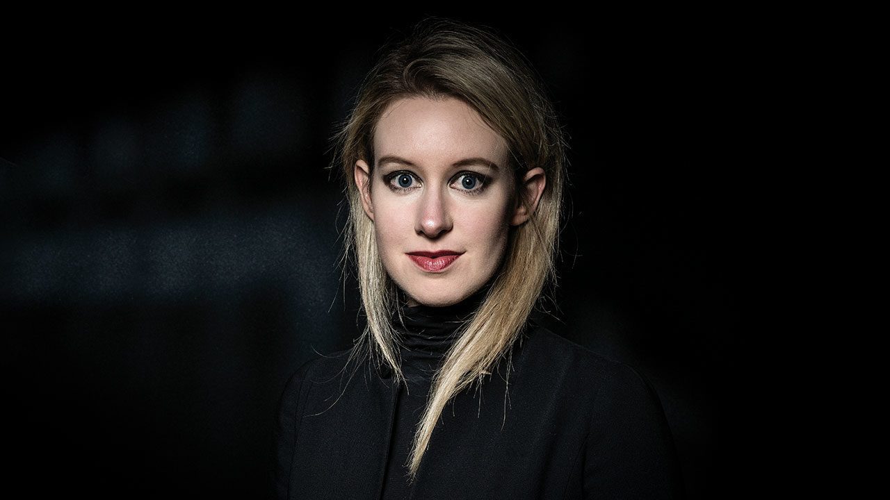 Todo lo que debes saber del juicio de Elizabeth Holmes, alguna vez llamada la siguiente Steve Jobs