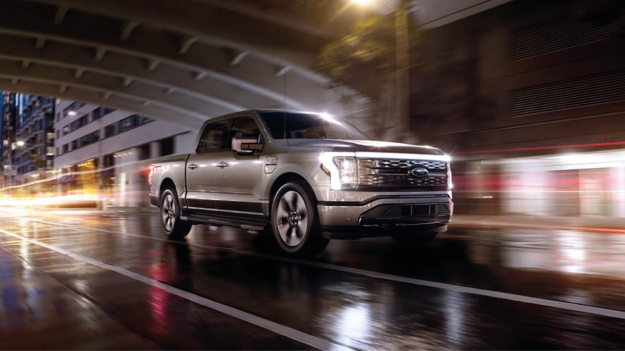 Ford recorta a la mitad la producción de su camioneta eléctrica ante caída de la demanda