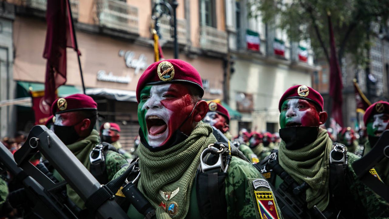 AMLO llama a consulta popular sobre la permanencia del Ejército en la calle hasta 2028