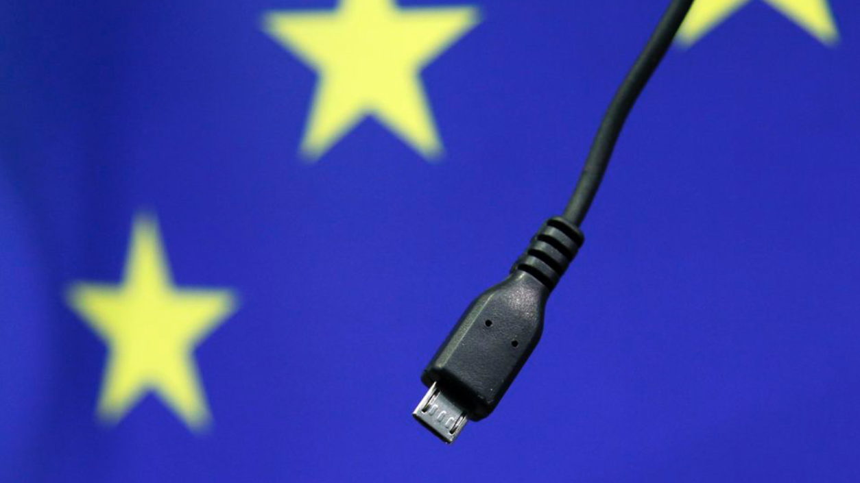 UE avanza con la ley del cargador universal; busca que haya un solo tipo de cable para móviles