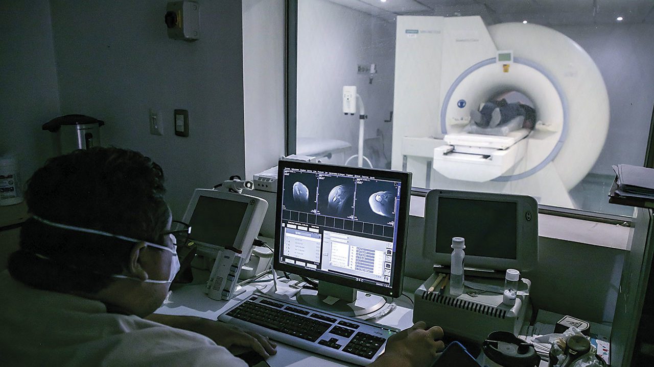 La serie ‘The Pitt’ muestra cómo ciberataques a hospitales ponen en peligro a pacientes e interrumpen atención médica crítica