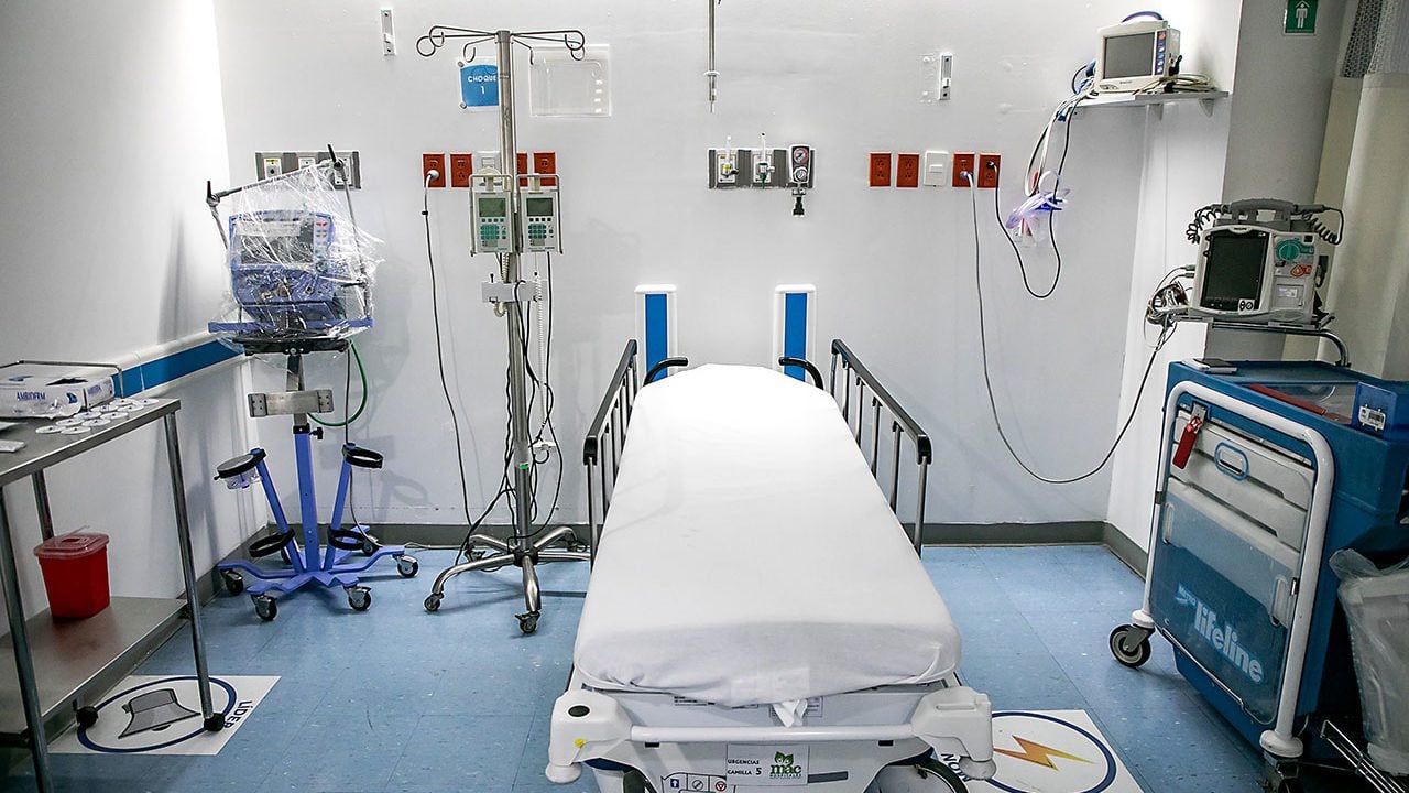 Estudios innecesarios, altos precios de medicamentos: los excesos de los hospitales privados