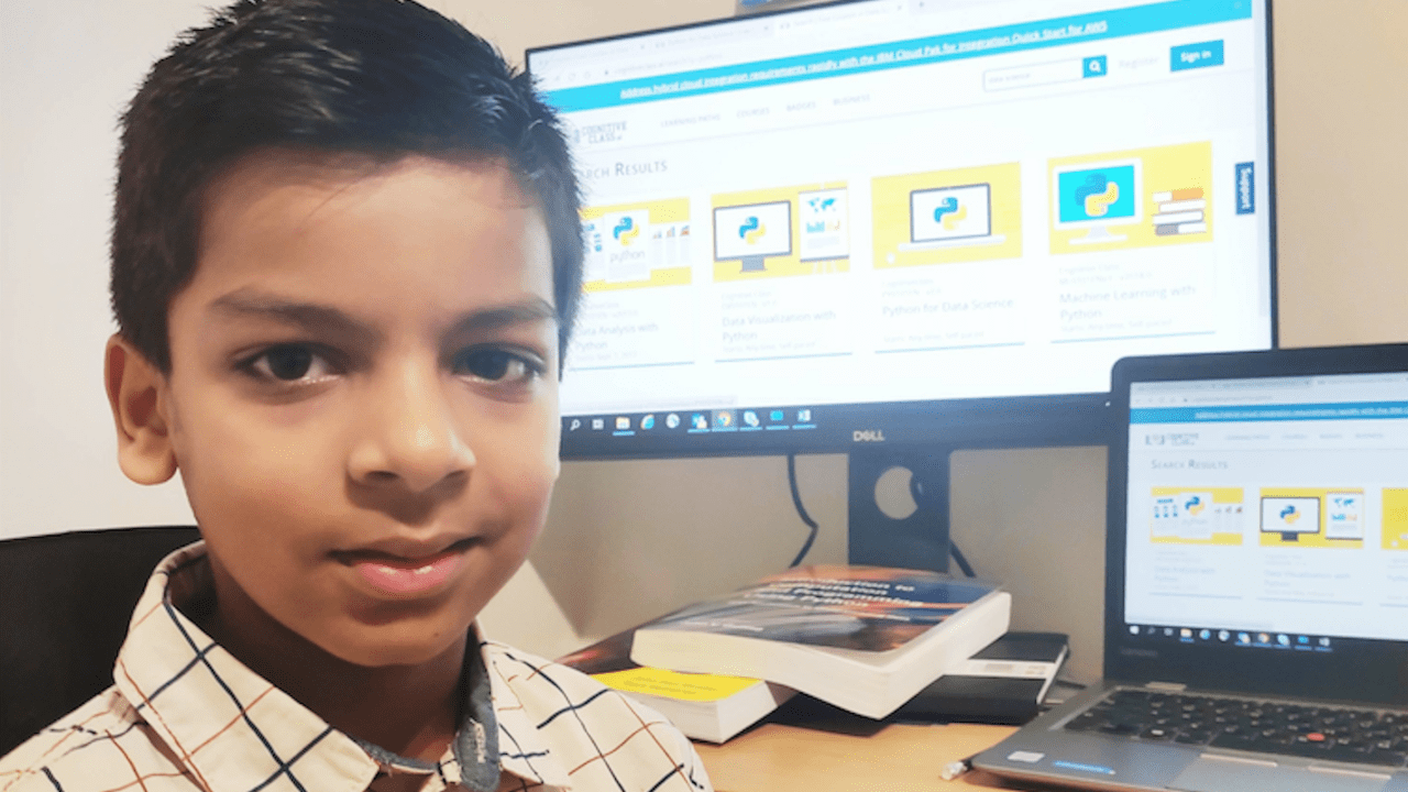 Niño de 6 años es el programador de IA más joven del mundo y todo lo aprendió en pandemia