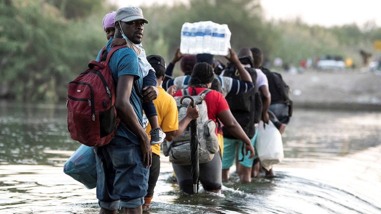 Migrantes de la caravana llegan a la frontera con EU pero afrontan nuevos obstáculos