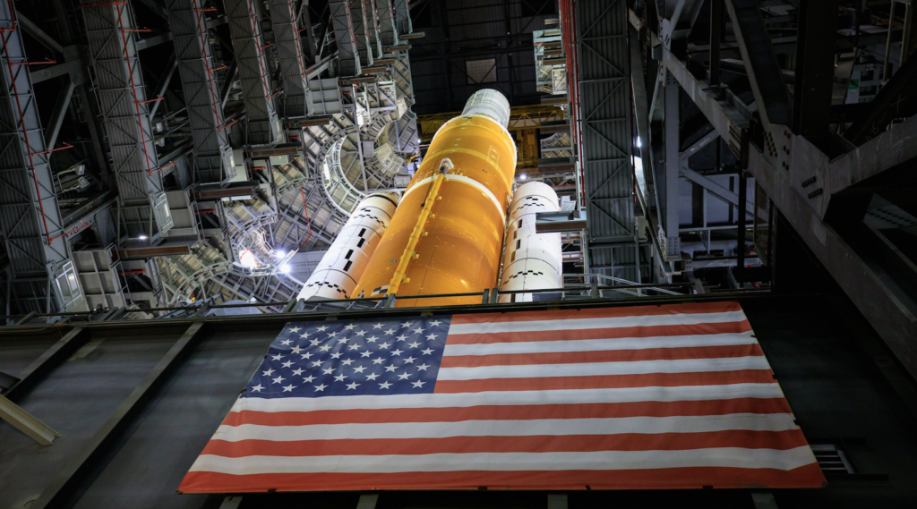 NASA revela imágenes de su cohete más poderoso jamás construido