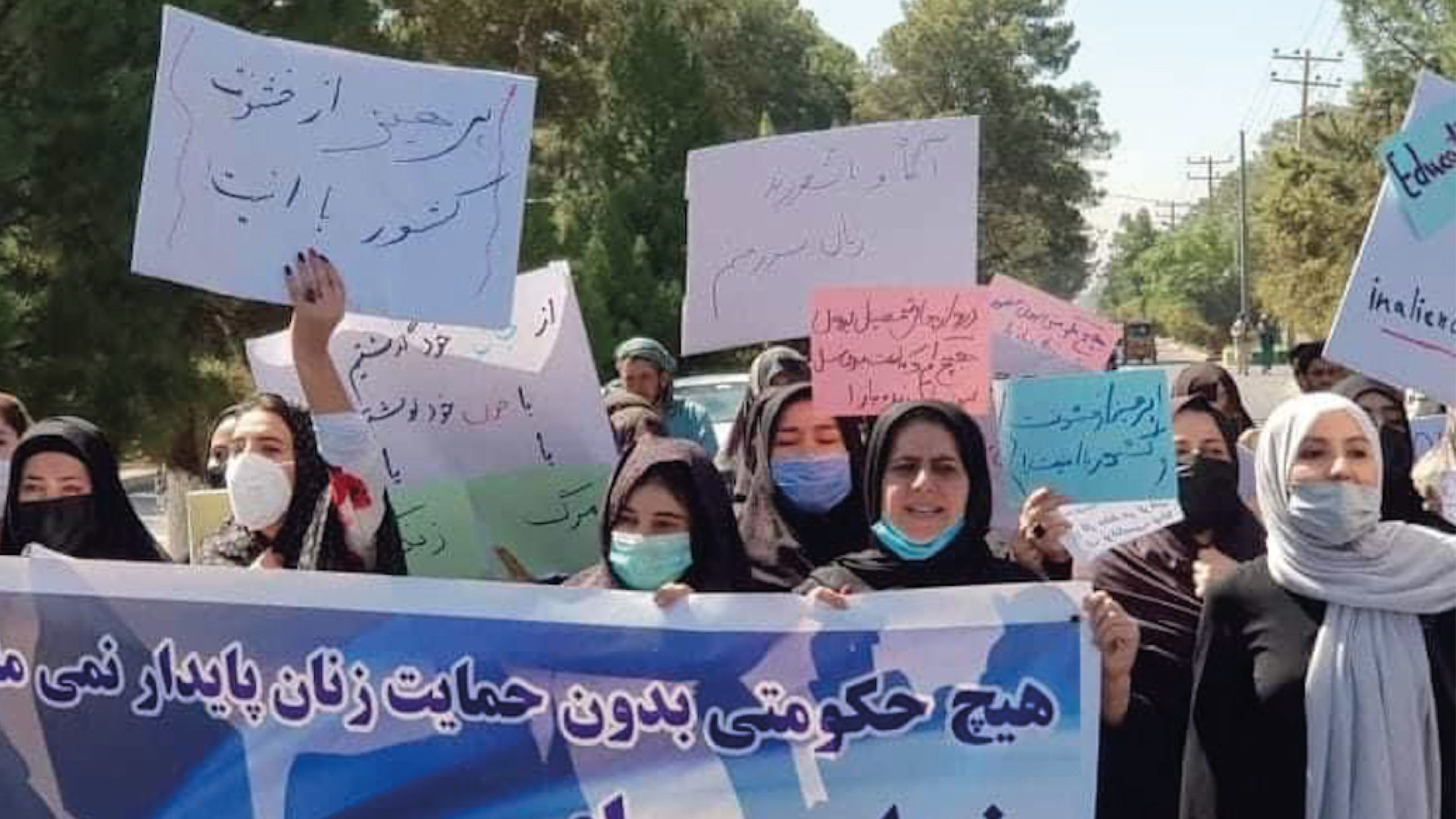 Afganas protestan por segundo día para reclamar sus derechos a los talibanes