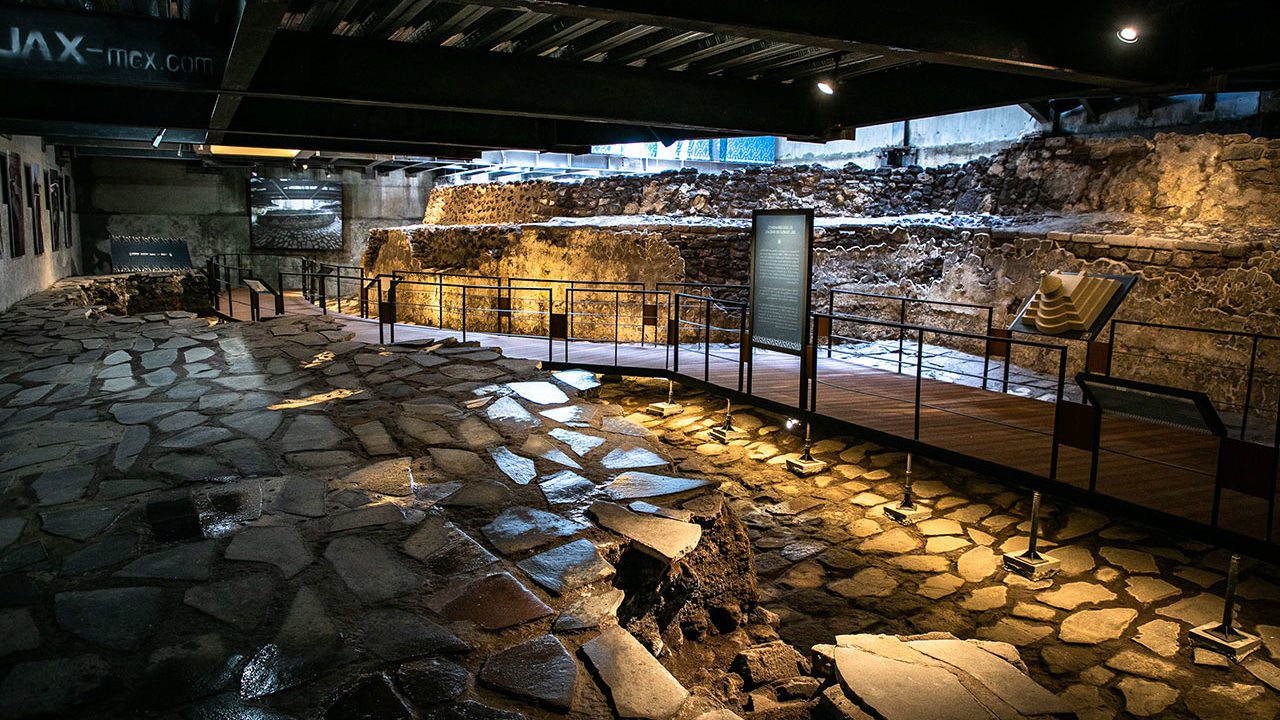 Excavación azteca instaura nuevos récords mientras misterio real se profundiza
