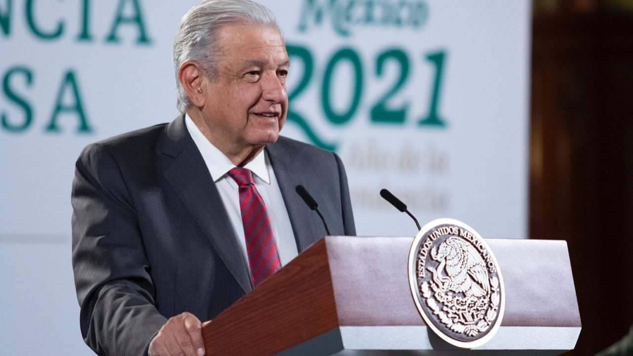 AMLO dice que no quiere estatuas ni calles nombradas en su honor