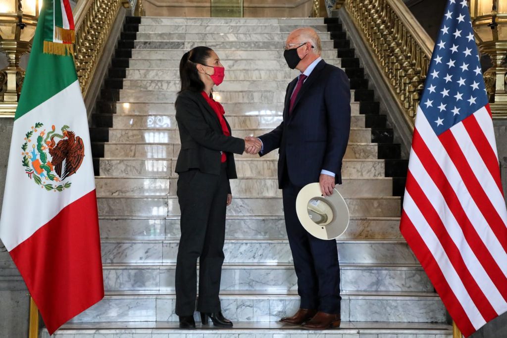 Sheinbaum reconoce ‘desencuentros’ con Ken Salazar, embajador saliente de EU
